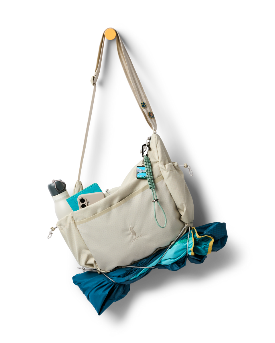 Viaje 9L Shoulder Bag